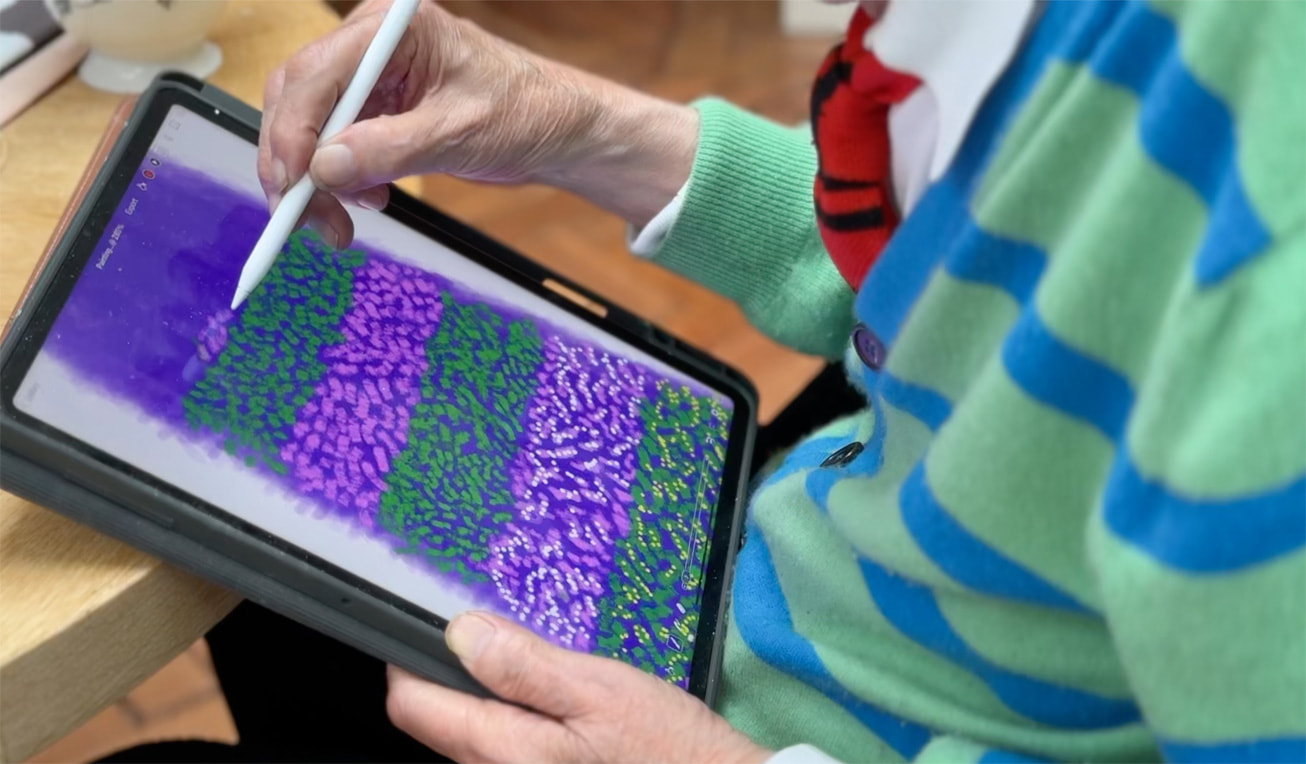 David Hockney drawing Bigger Christmas Trees on his iPad, November 2023. © David Hockney. Photo credit: Jonathan Wilkinson.